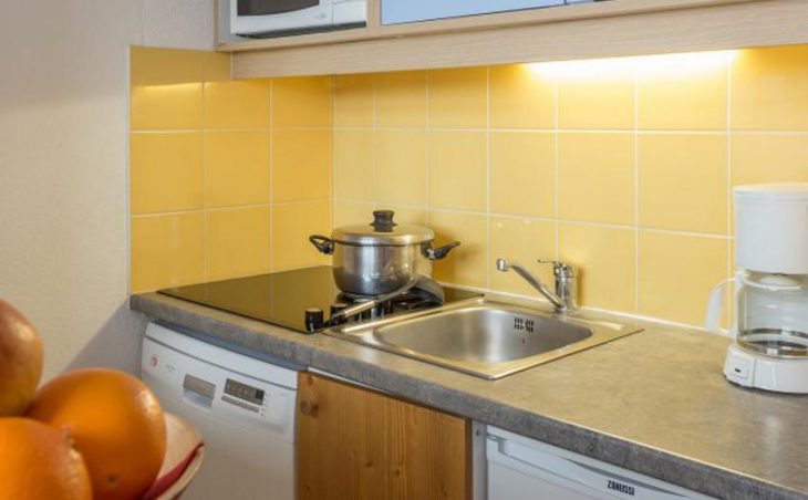 Residence Charmettoger, Les Arcs, Kitchen